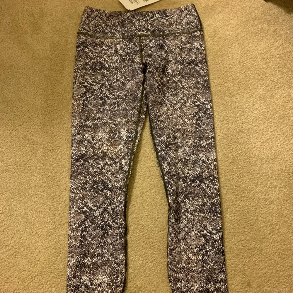 Fabletics Salar Capri printed leggings New w/ tag!